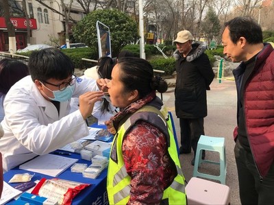 佛山苑社区举办爱牙护牙义诊活动，为居民健康护航